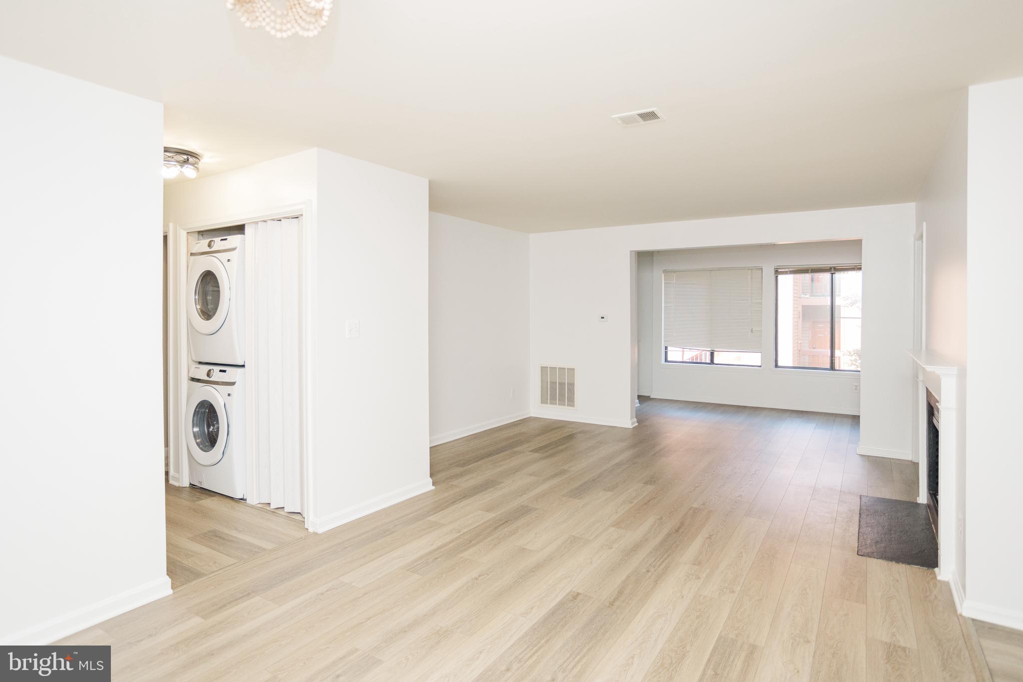 LEE OAKS - Residential Lease