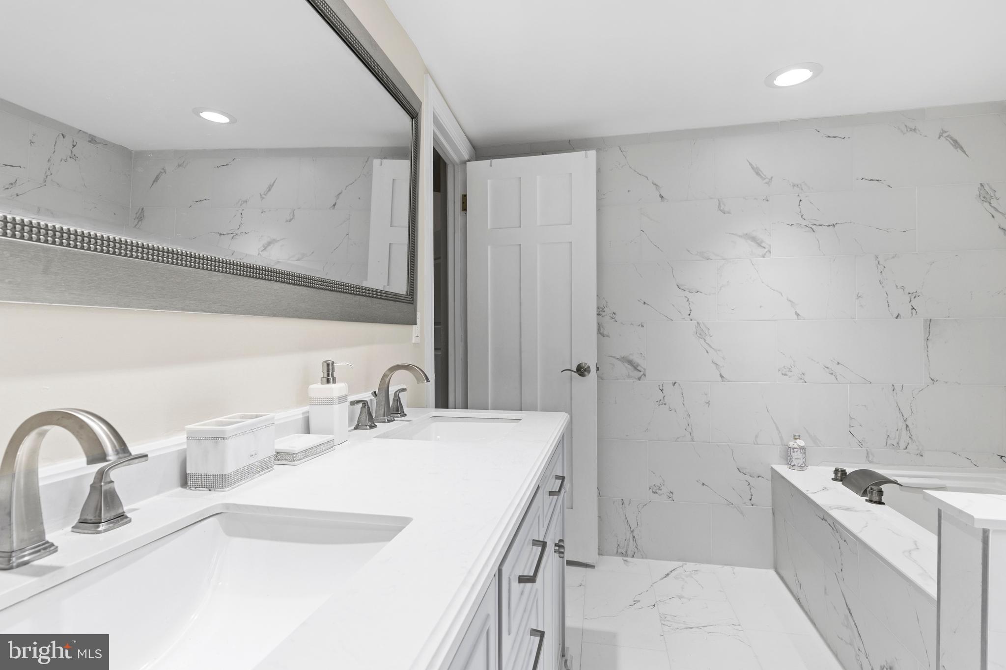 OAK HILL - Residential