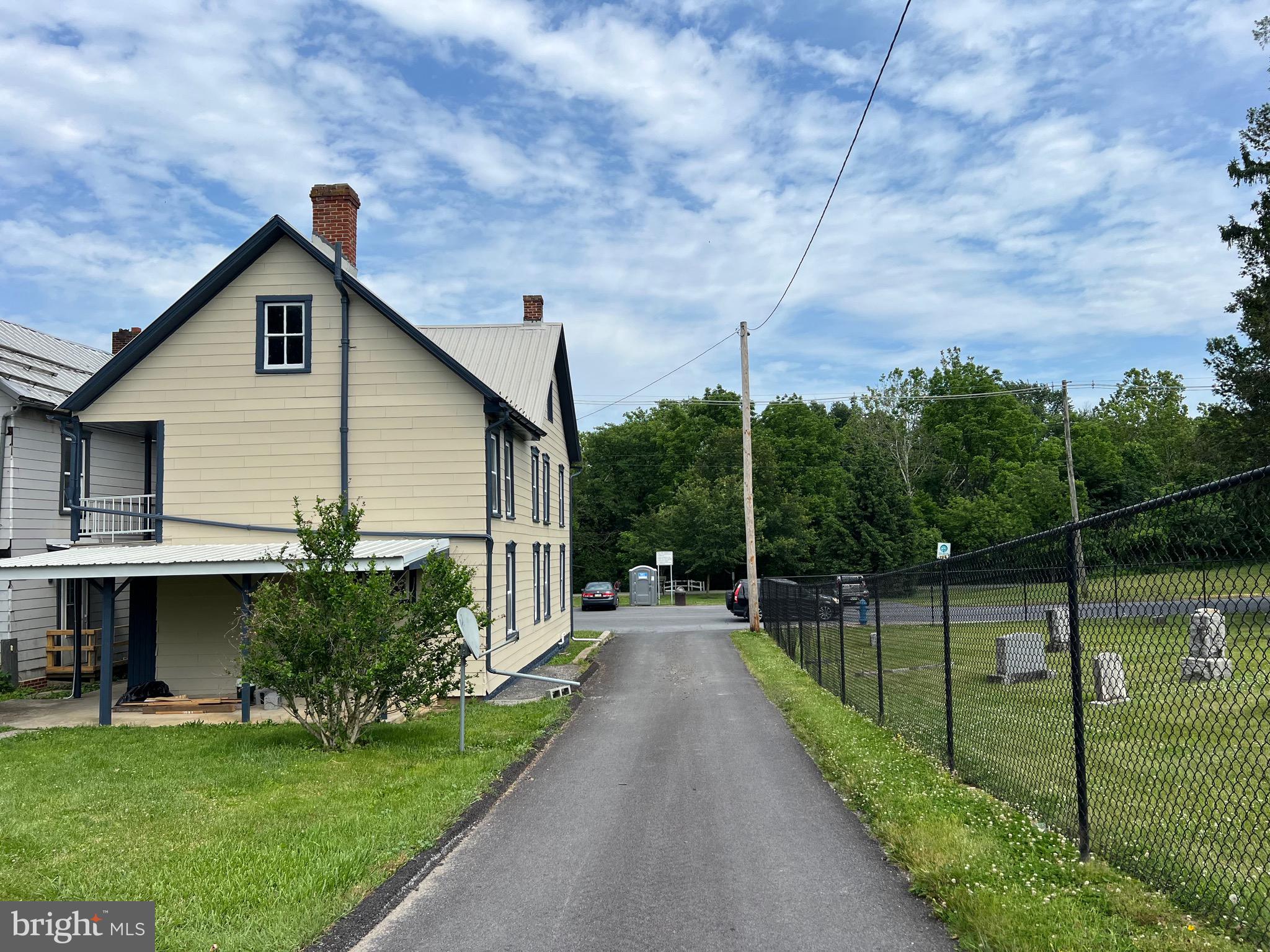 323 HOOD STREET