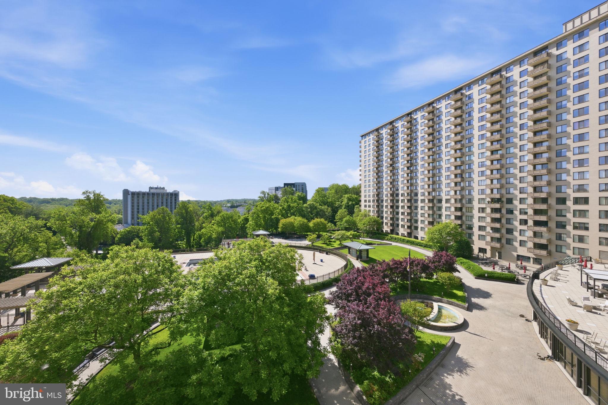 PROMENADE TOWERS - Residential