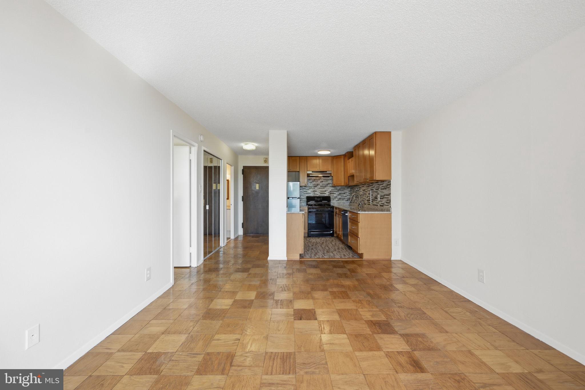 PROMENADE TOWERS - Residential