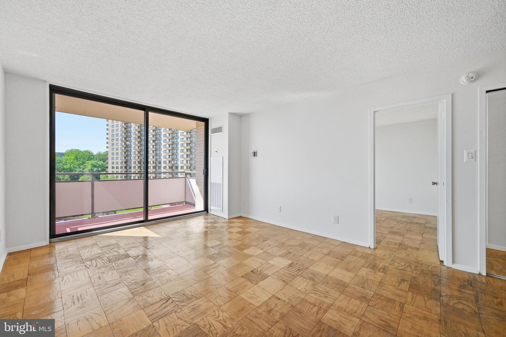 PROMENADE TOWERS - Residential