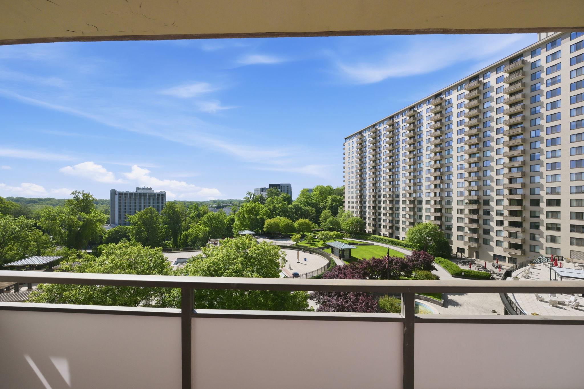 PROMENADE TOWERS - Residential