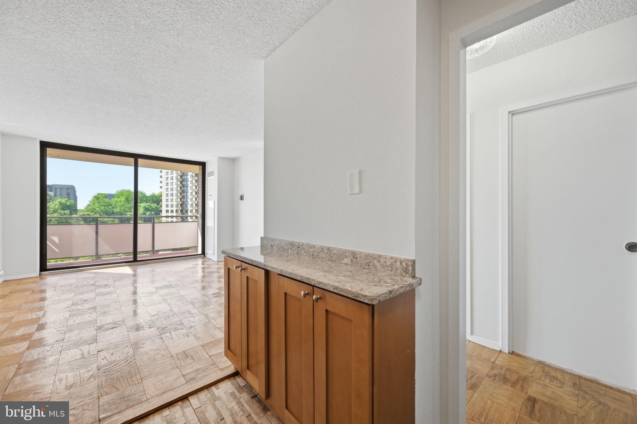 PROMENADE TOWERS - Residential