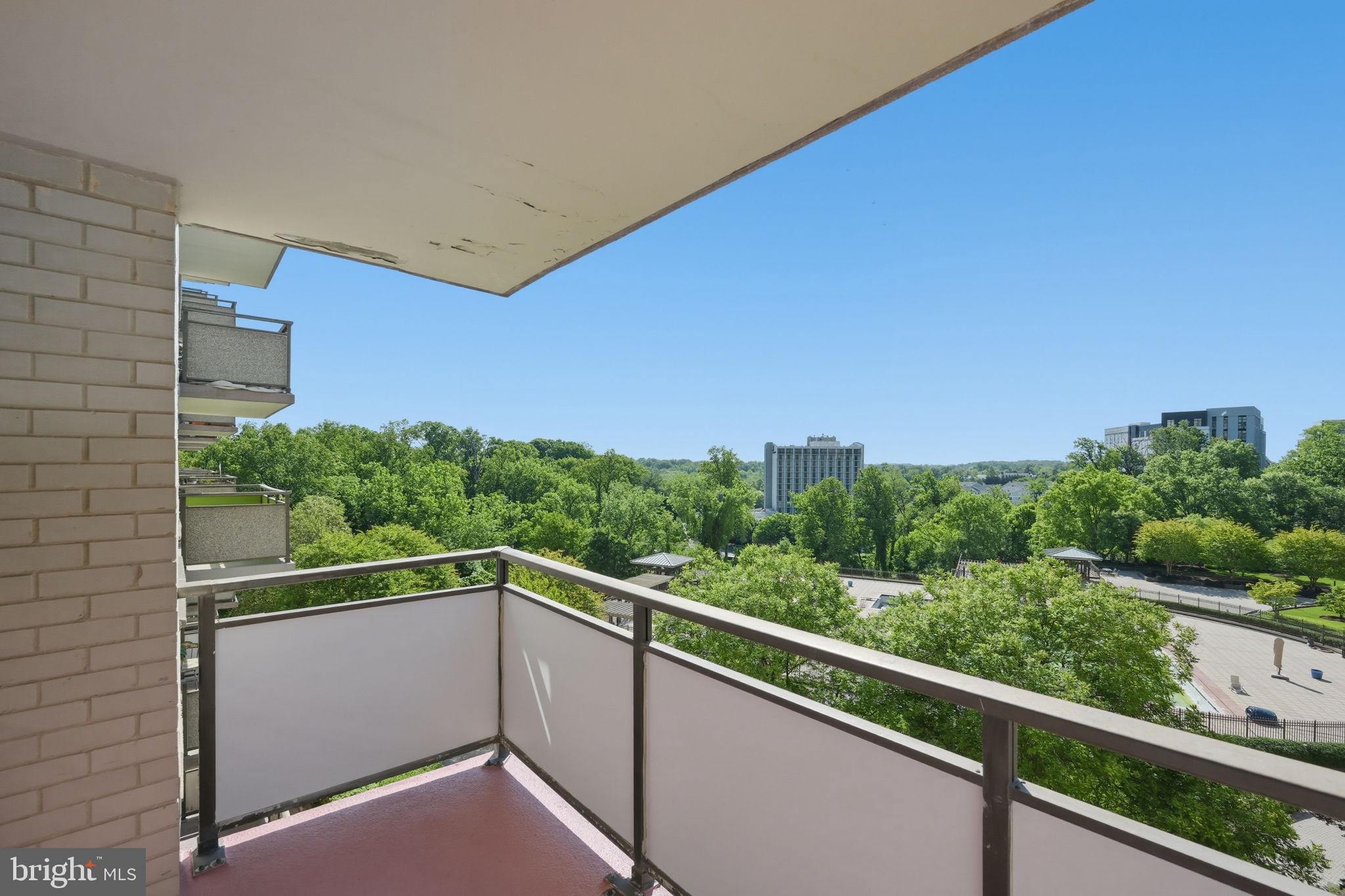 PROMENADE TOWERS - Residential