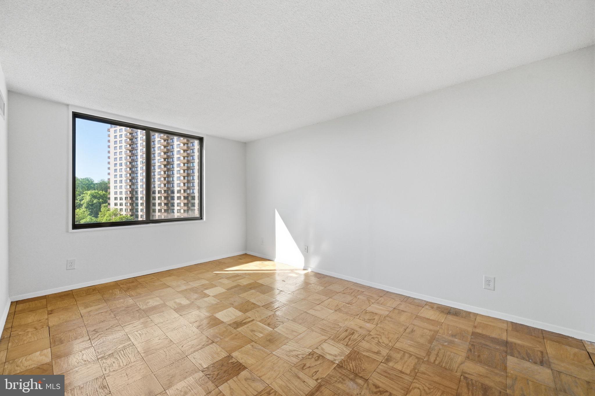 PROMENADE TOWERS - Residential