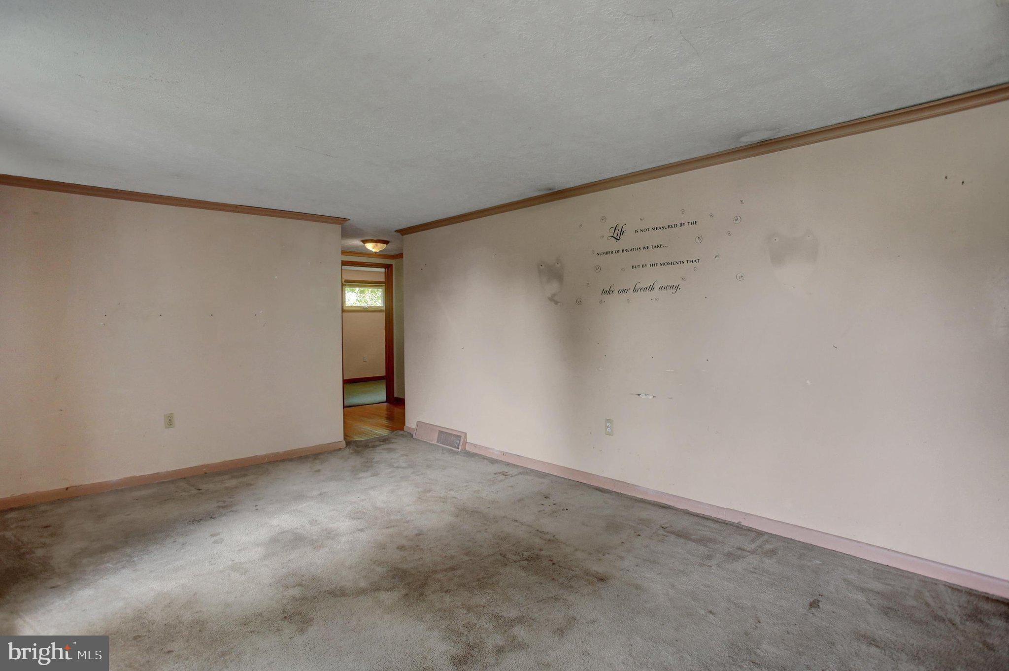 1811 HOLLY LANE