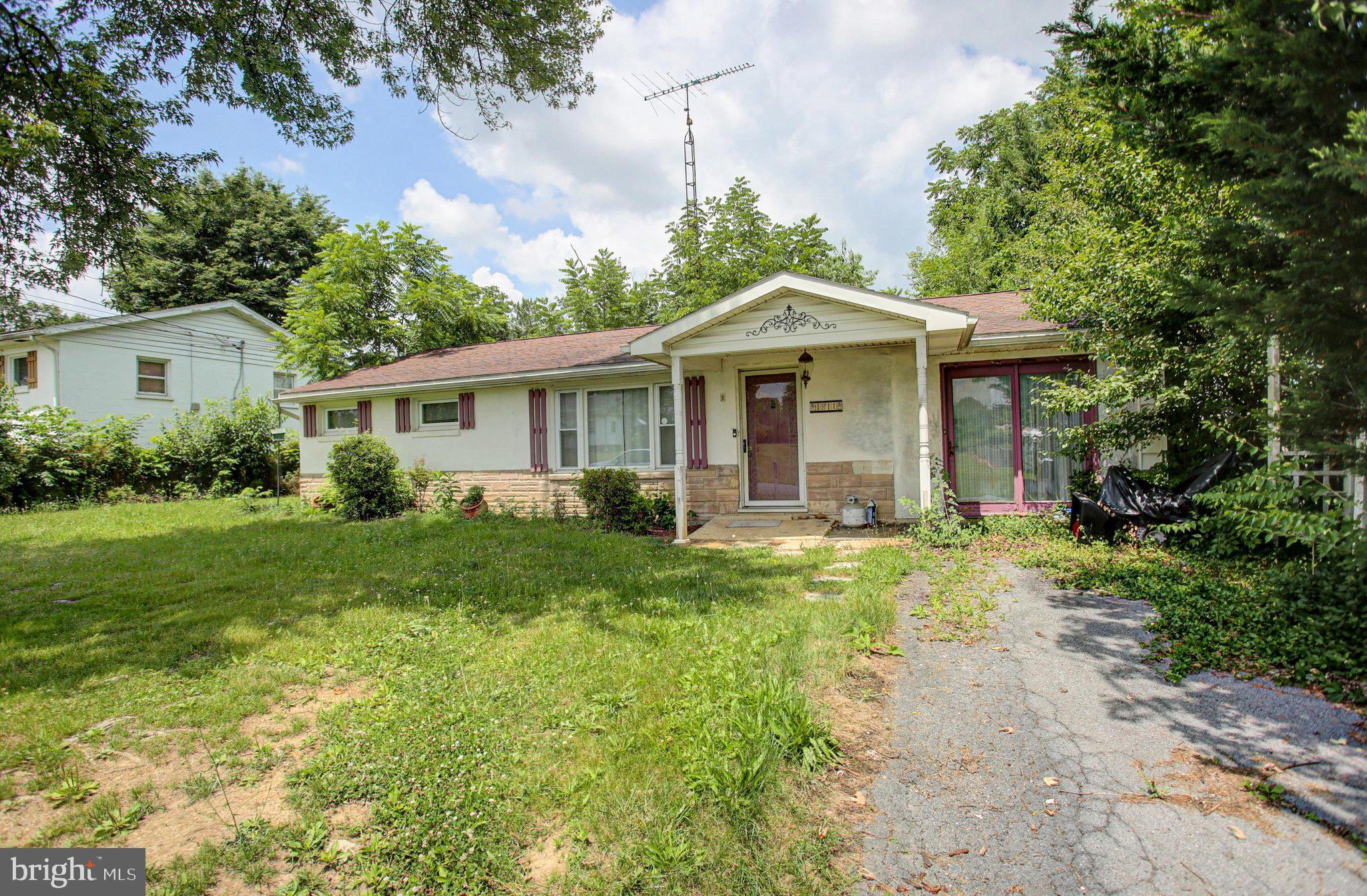 1811 HOLLY LANE