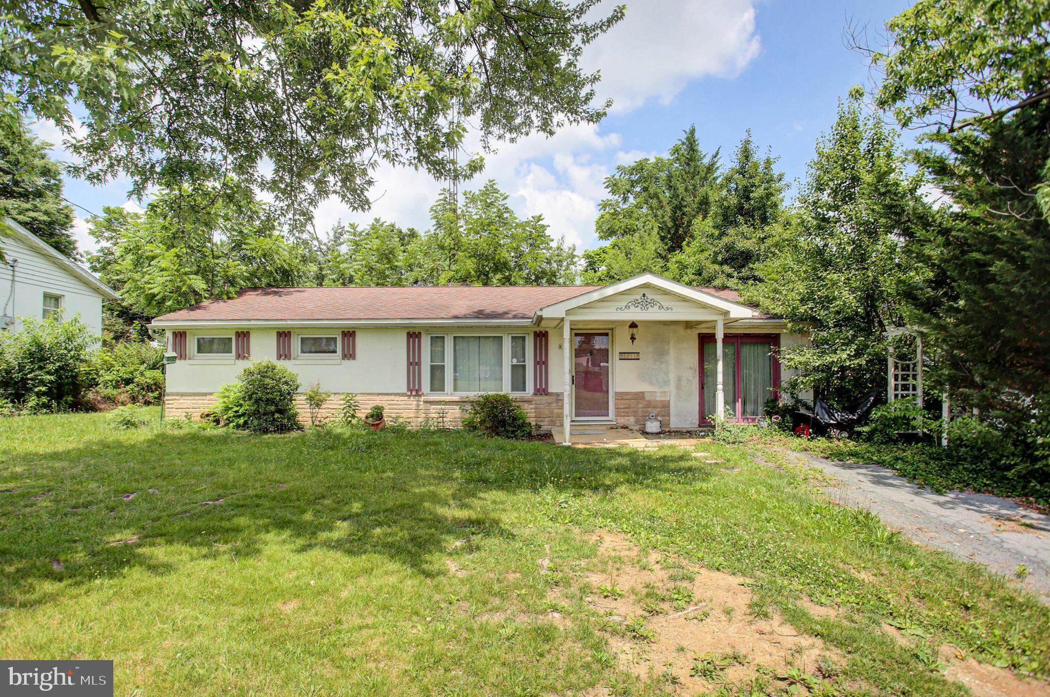 1811 HOLLY LANE