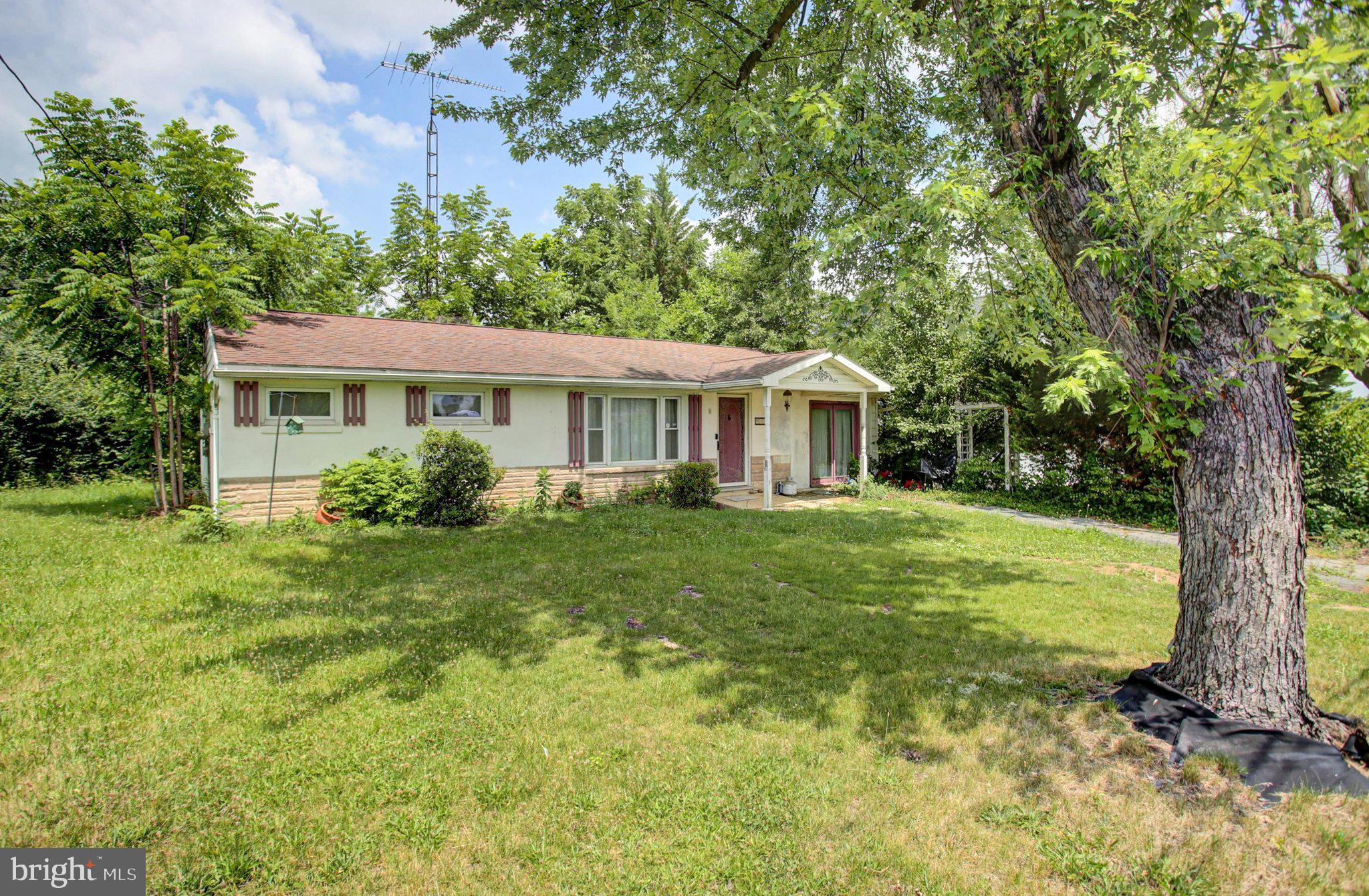 1811 HOLLY LANE