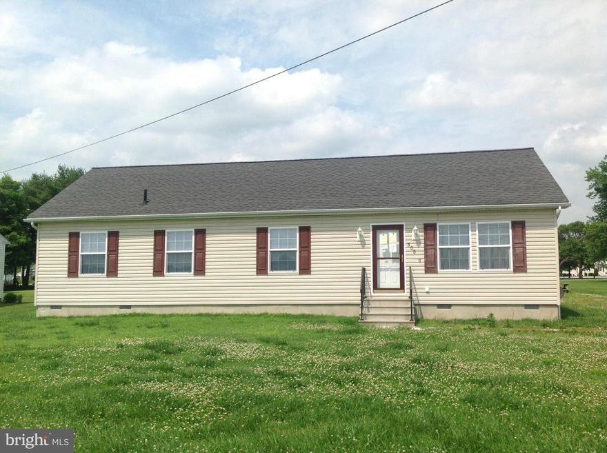 REO Property" Newer home in Historical Vienna, built in 2006, on quiet street overlooking large field.  Home offers 3 bedrooms and 2 full baths.  Master bedroom with walk in closet and bath.  Kitchen has lots of cabinet space and island.  Nice level yard.  Offers will be responded to within 24 hours.