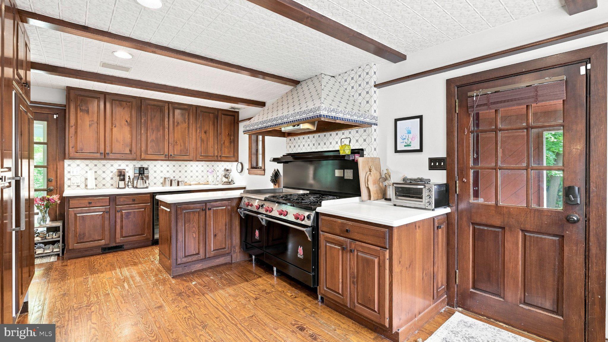 1011 WASHINGTON LANE