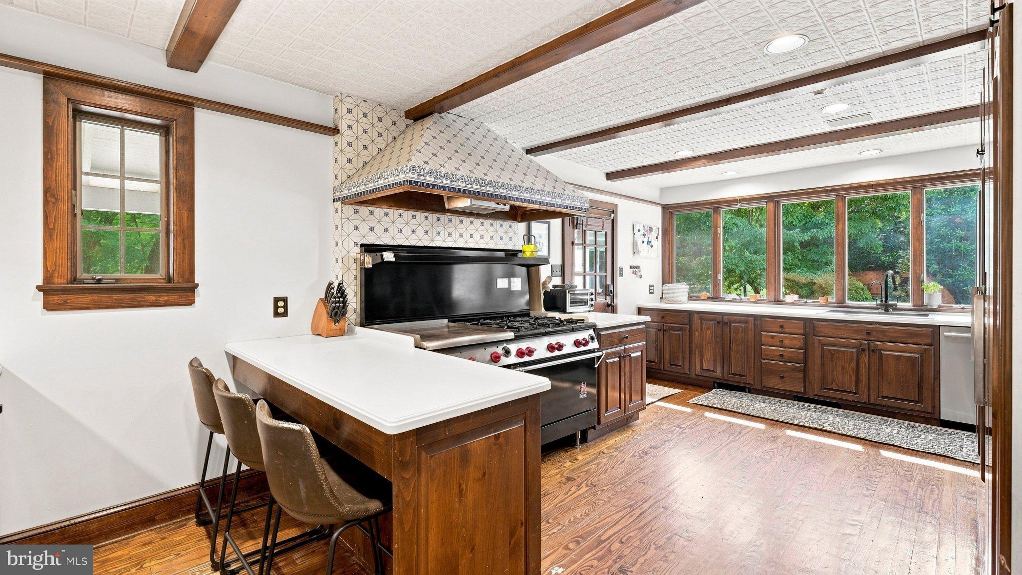 1011 WASHINGTON LANE