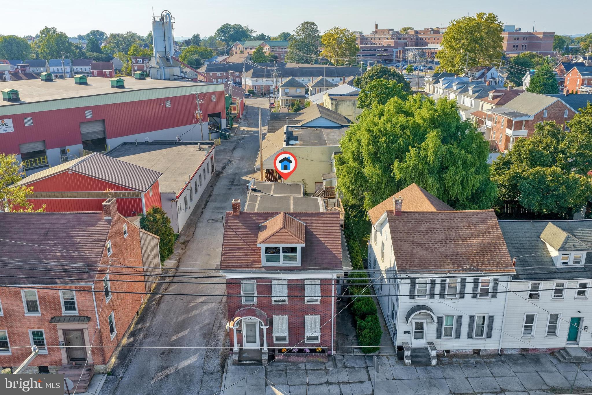 Main image without alt text