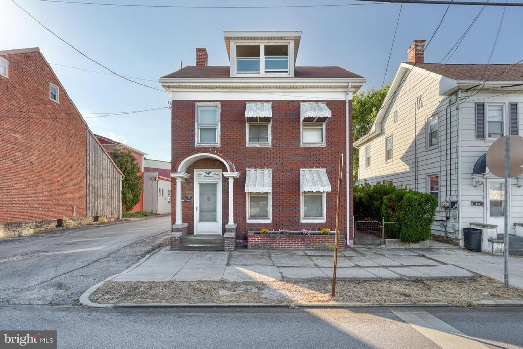 Photo of 504 Broadway, HANOVER, PA 17331 (MLS # PAYK2090570)