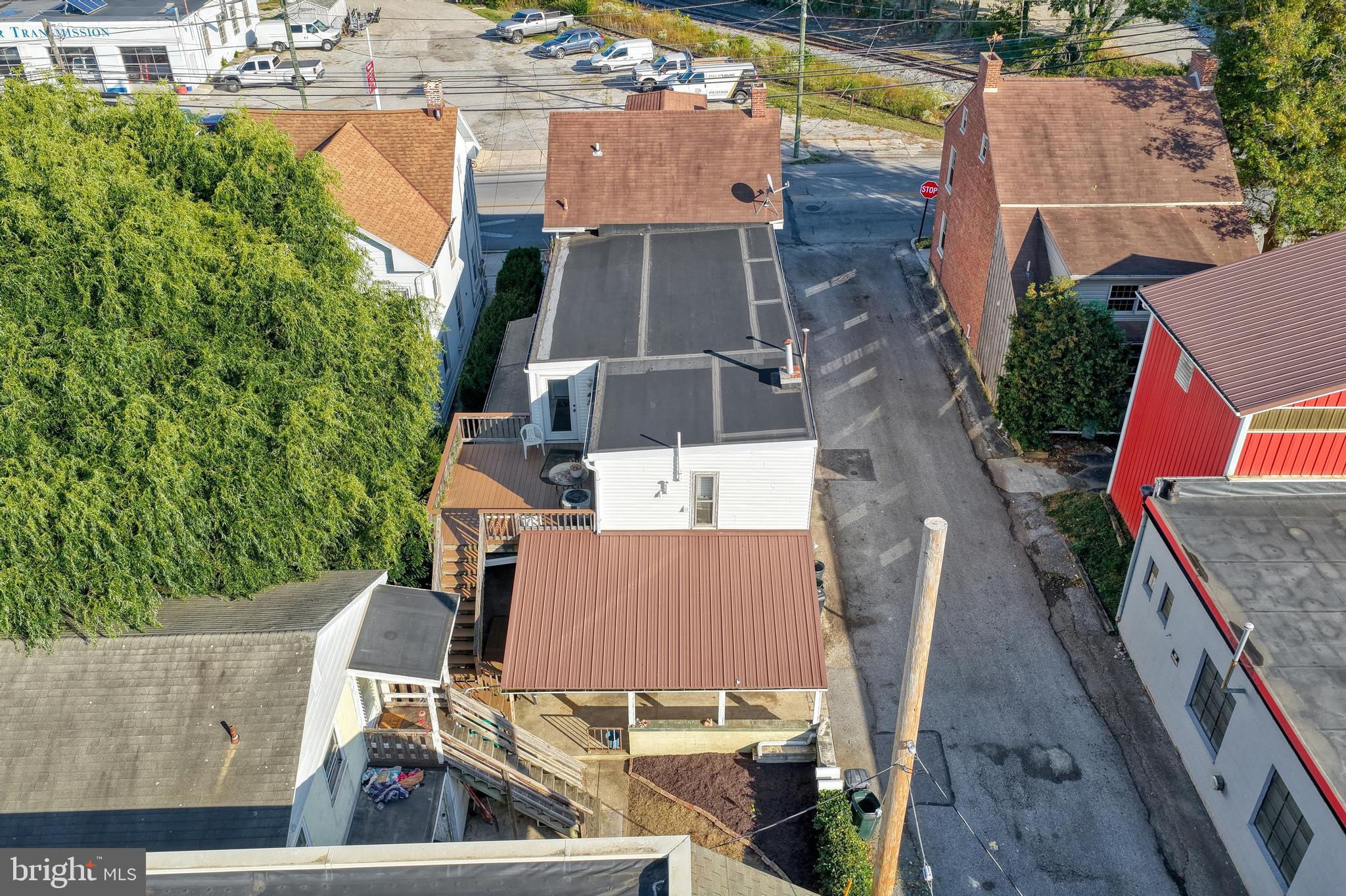 Main image without alt text