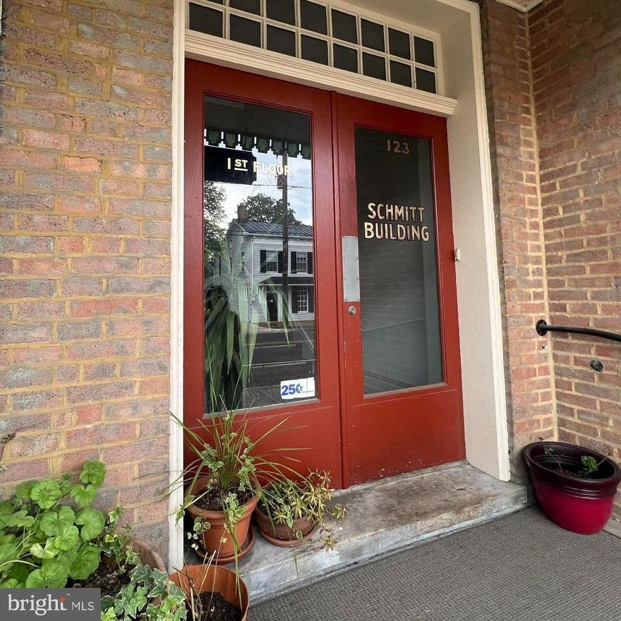 Second level apartment offering one bedroom and one bathroom. Convenient location in downtown Woodstock - walking distance to many restaurants, shops, and the Community Theatre! No pets and no smoking. 12 month lease.