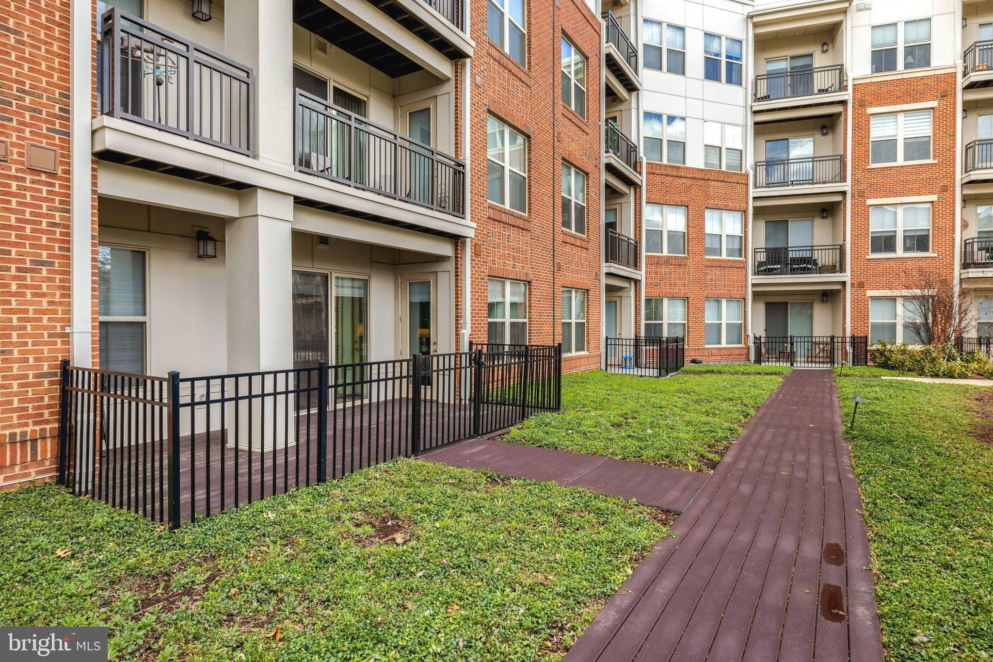 BOULEVARD VI TOWNS - Residential