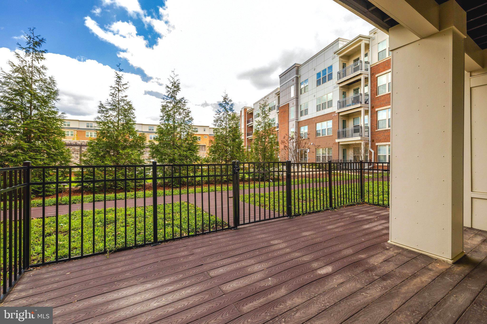 BOULEVARD VI TOWNS - Residential