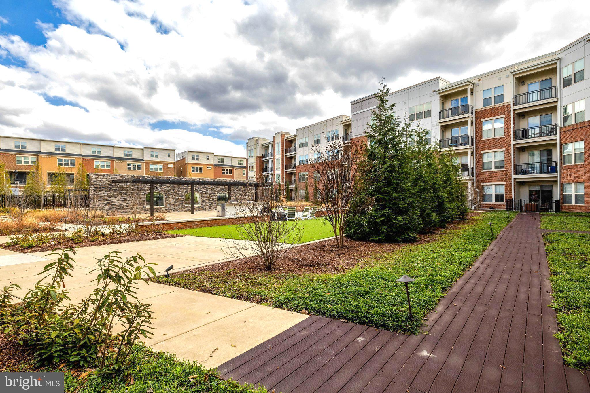 BOULEVARD VI TOWNS - Residential