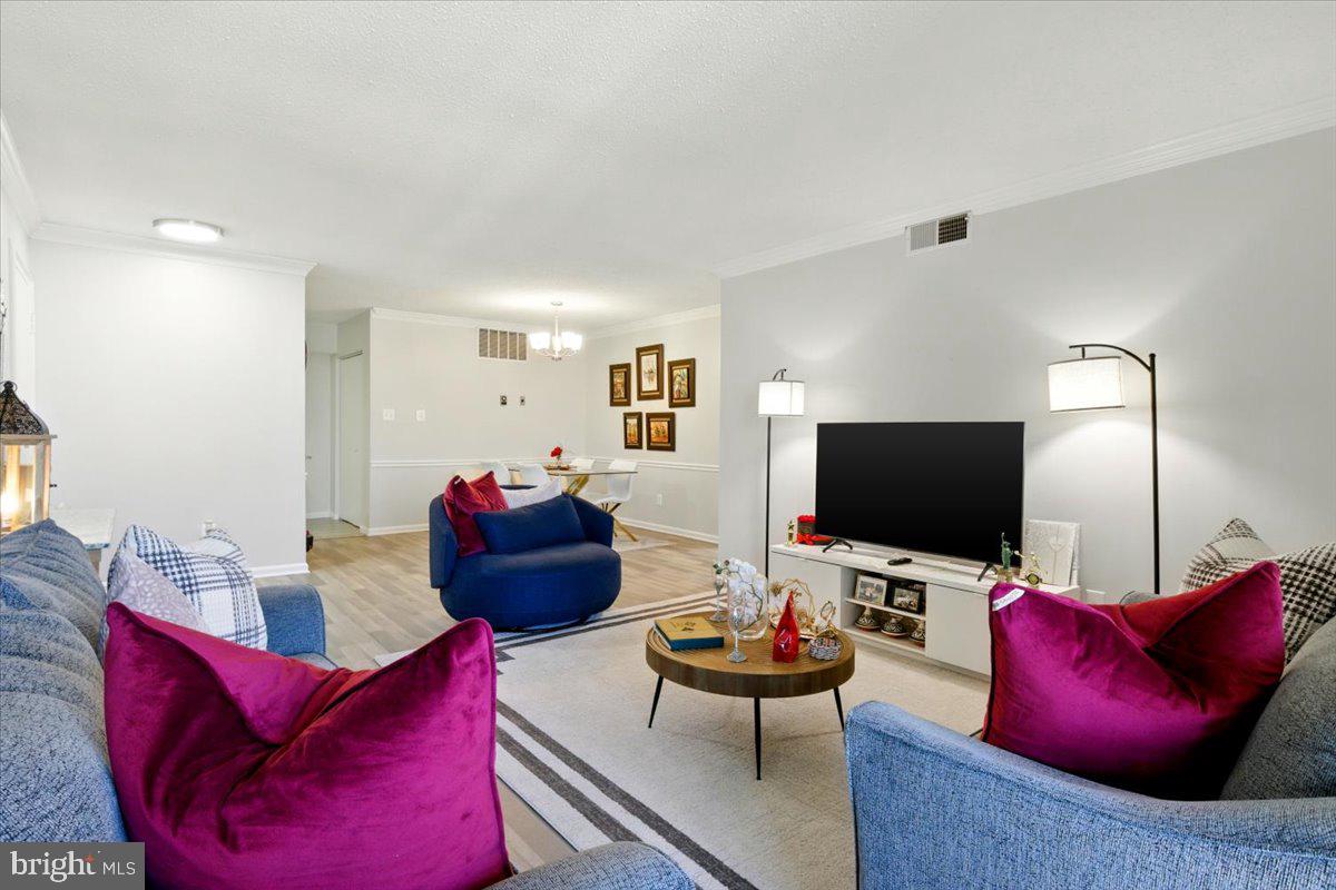 CHATEAUX CONDO - Residential Lease