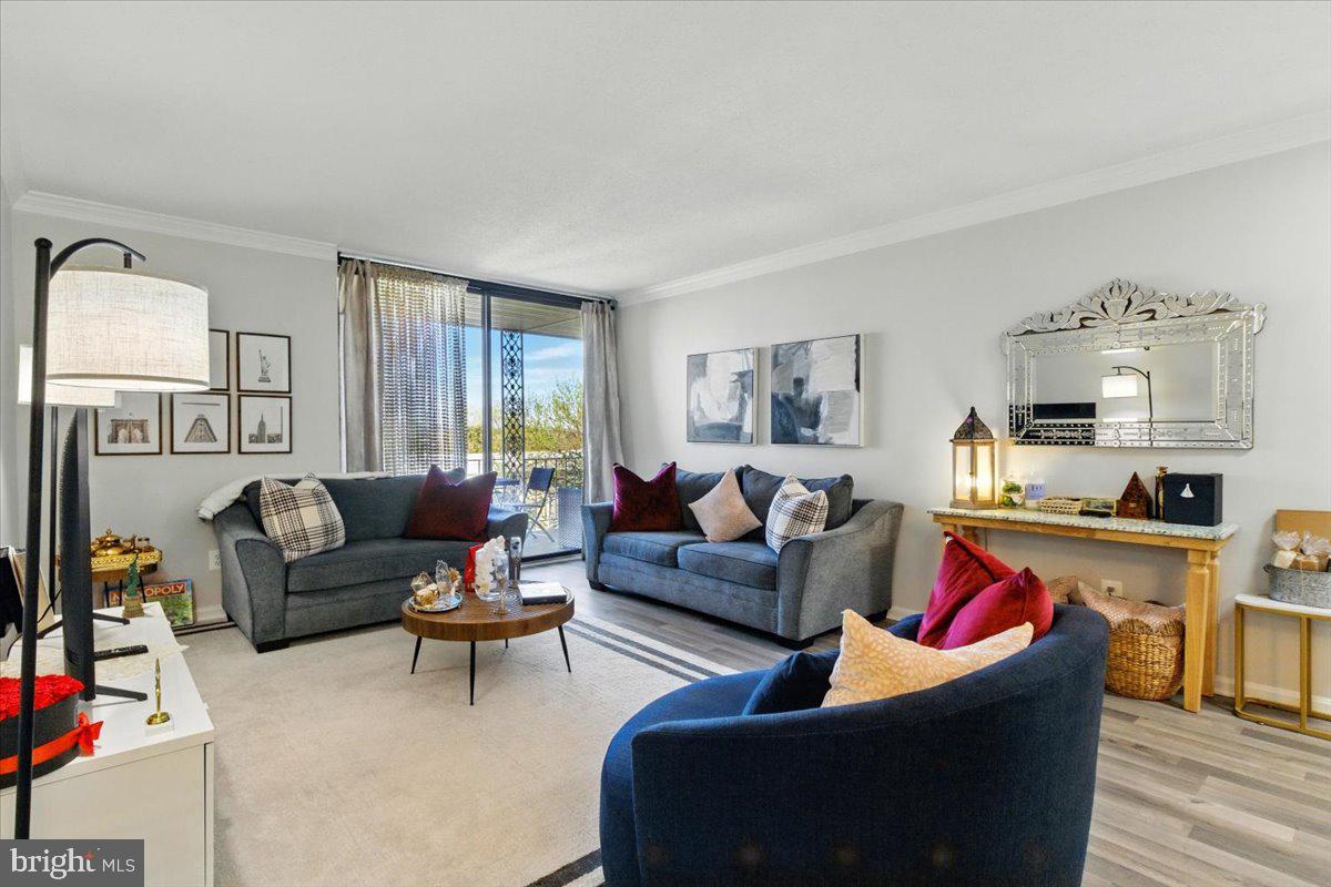 CHATEAUX CONDO - Residential Lease