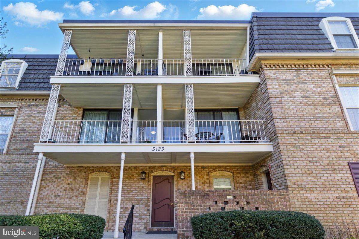 CHATEAUX CONDO - Residential Lease