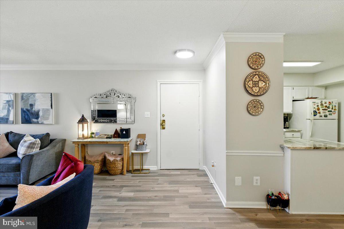 CHATEAUX CONDO - Residential Lease