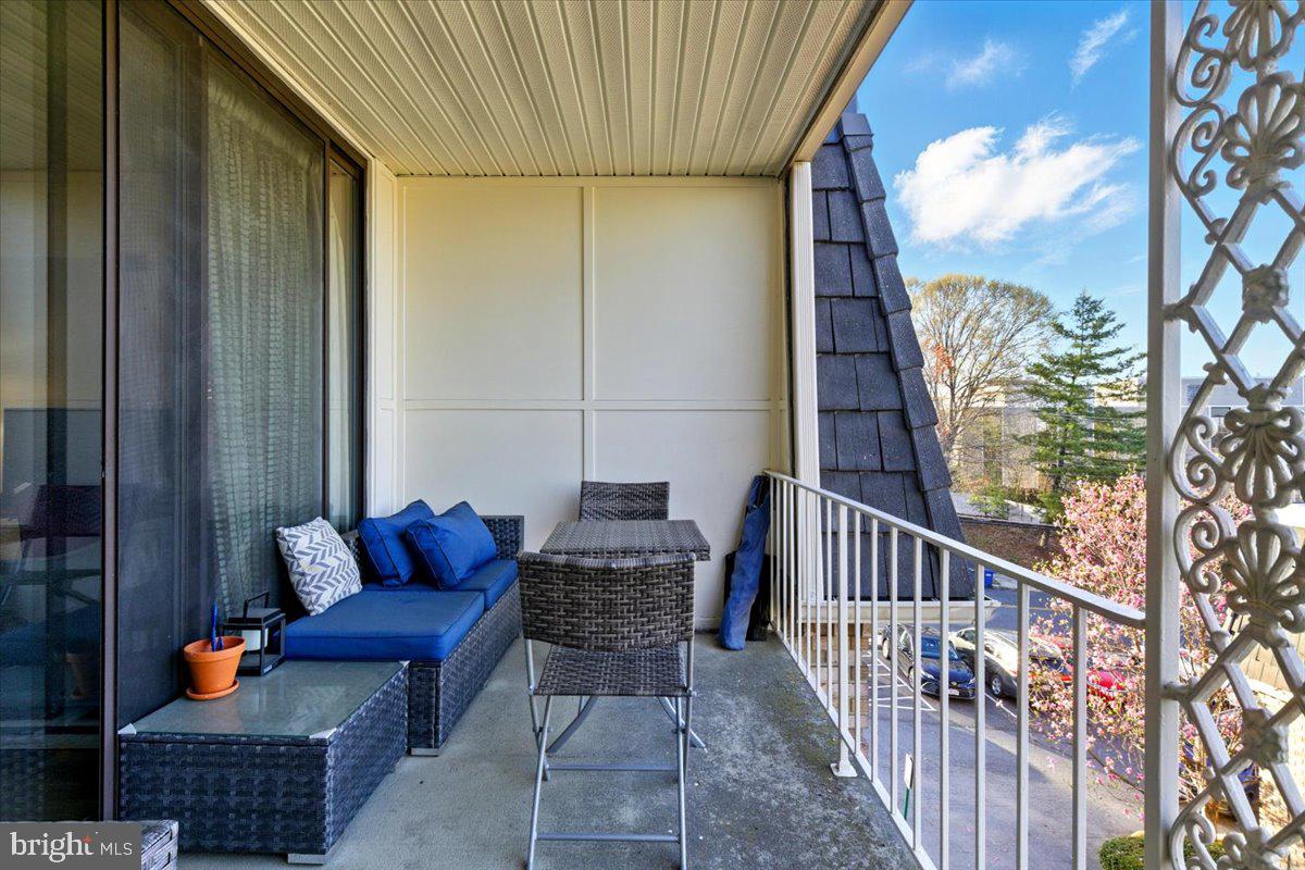 CHATEAUX CONDO - Residential Lease