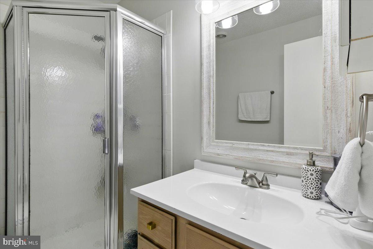 CHATEAUX CONDO - Residential Lease