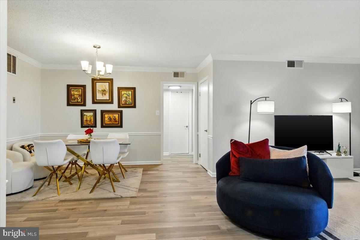 CHATEAUX CONDO - Residential Lease