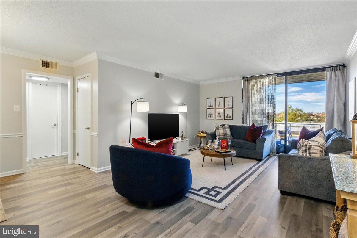 CHATEAUX CONDO - Residential Lease