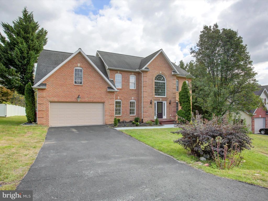 Photo of 7980 Golf Vista Dr, GREENCASTLE, PA 17225 (MLS # PAFL2030616)