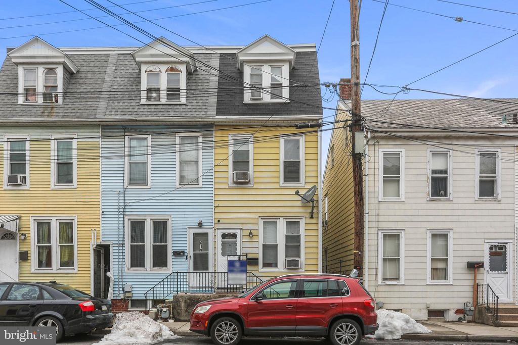 Photo of 617 W College Avenue, YORK, PA 17401 (MLS # PAYK2097470)