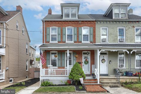 Photo of 849 SPRUCE ST, COLUMBIA, PA 17512 (MLS # PALA2033592)