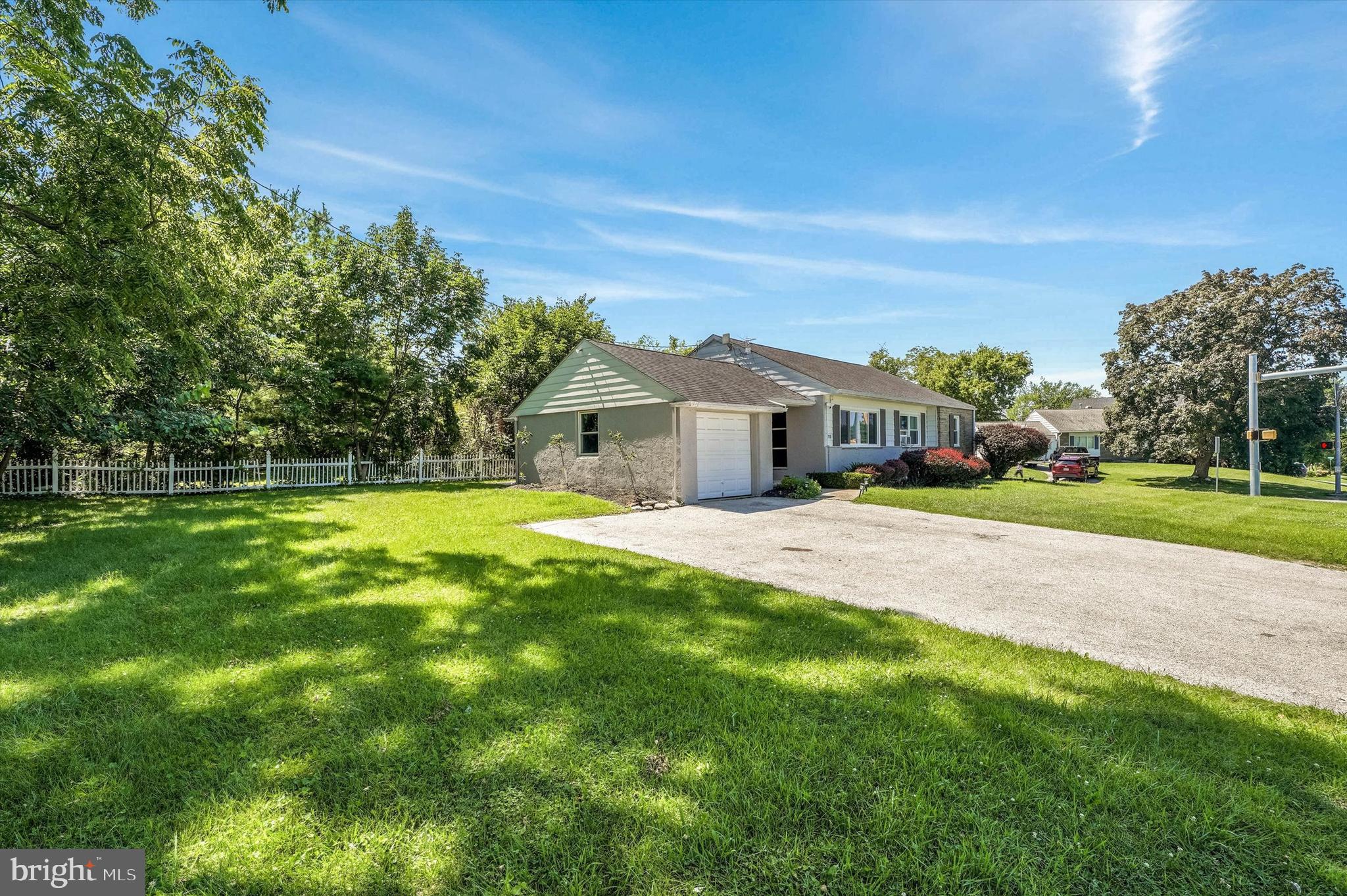 215 S HENDERSON ROAD