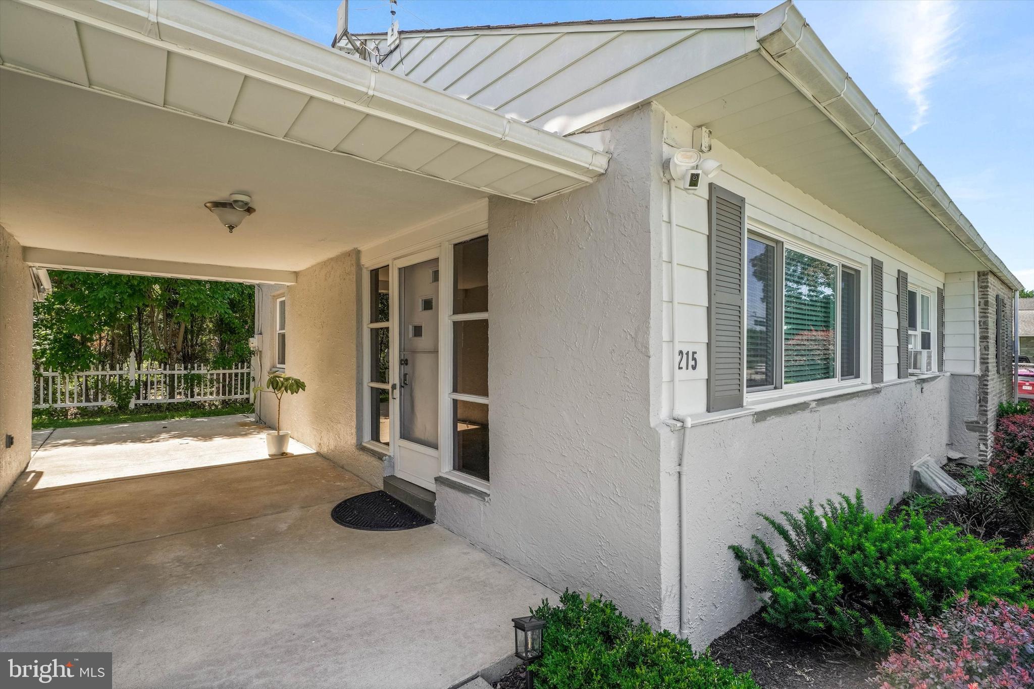 215 S HENDERSON ROAD