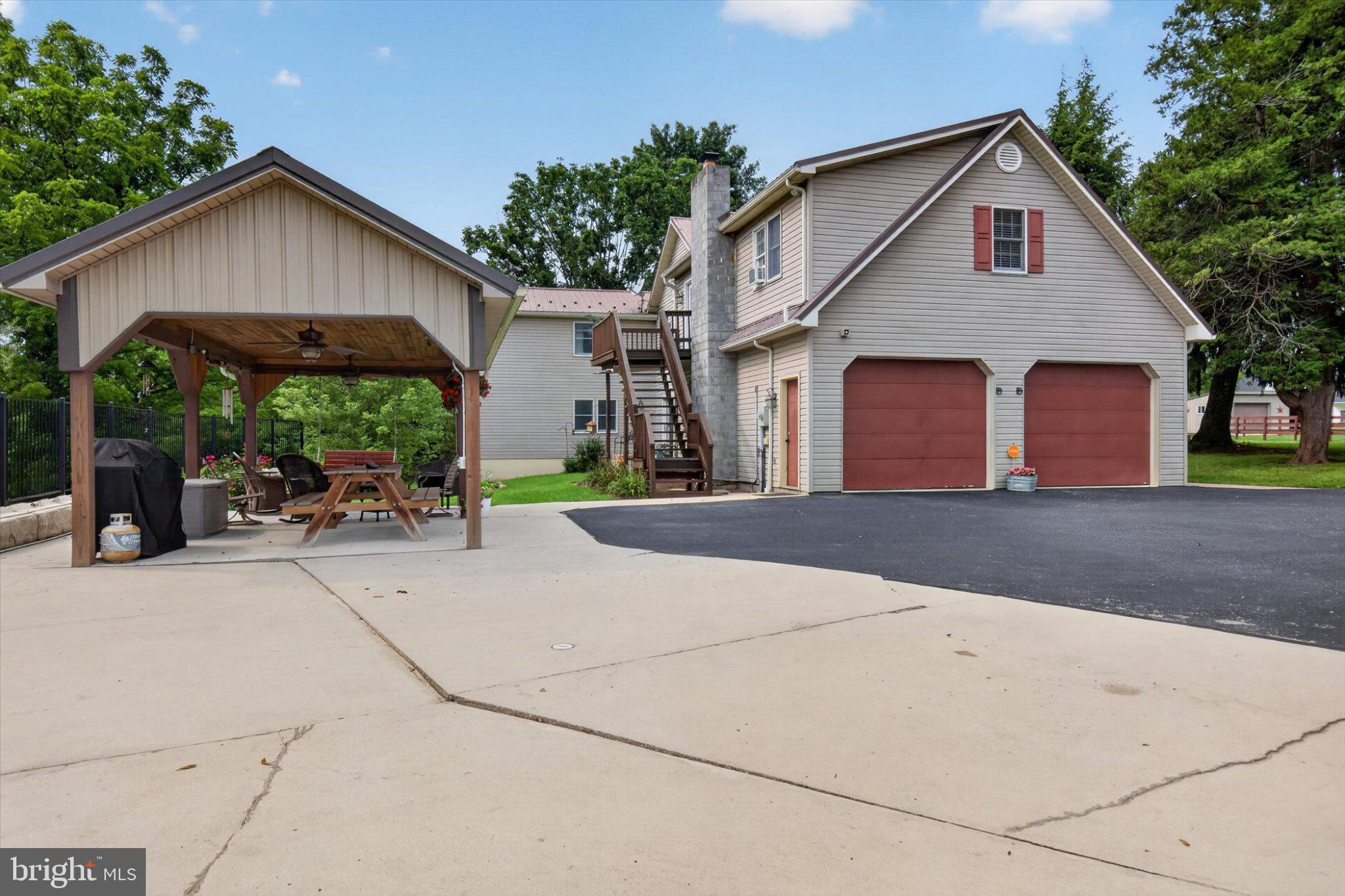 1140 ANGUS LANE