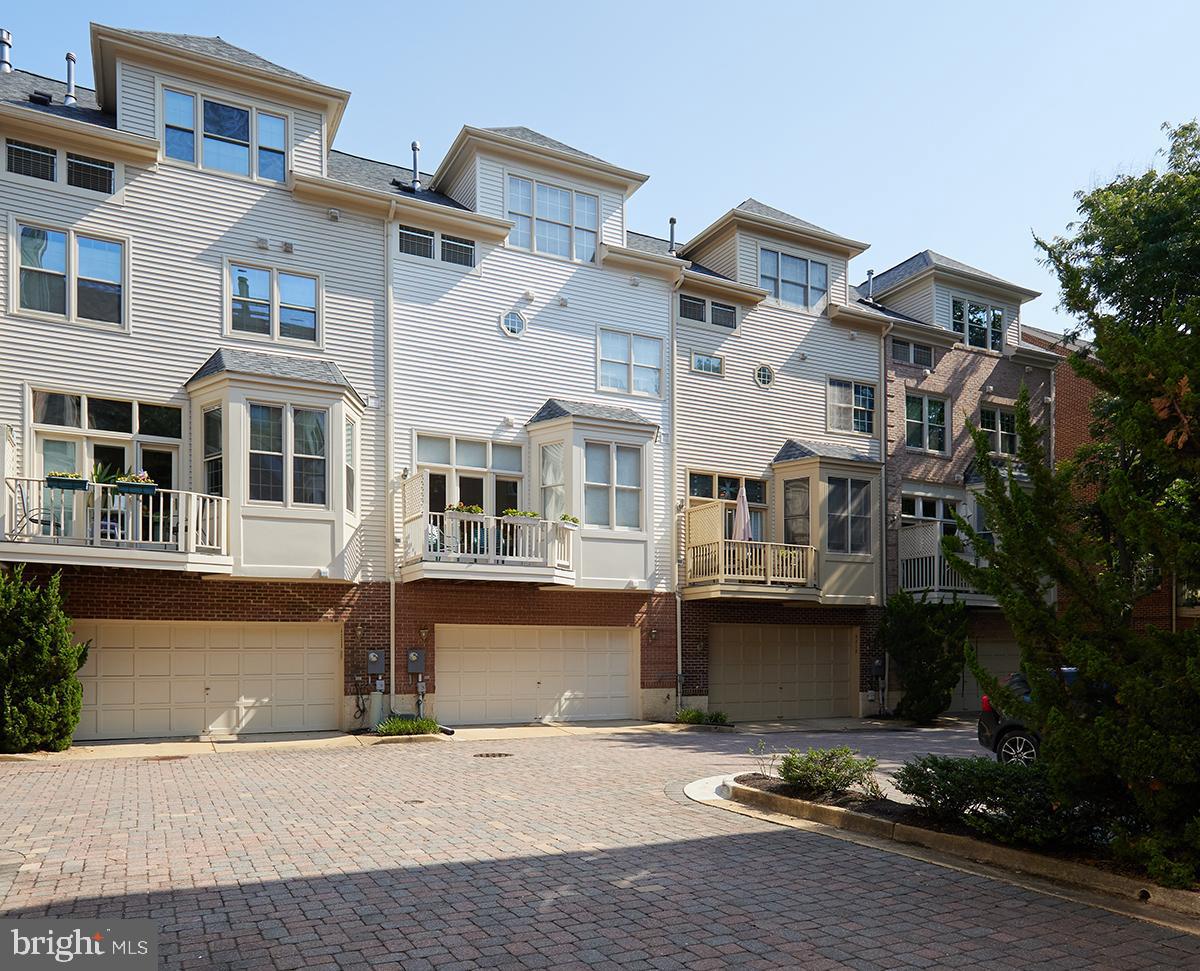 BROMPTONS AT BALLSTON - Residential