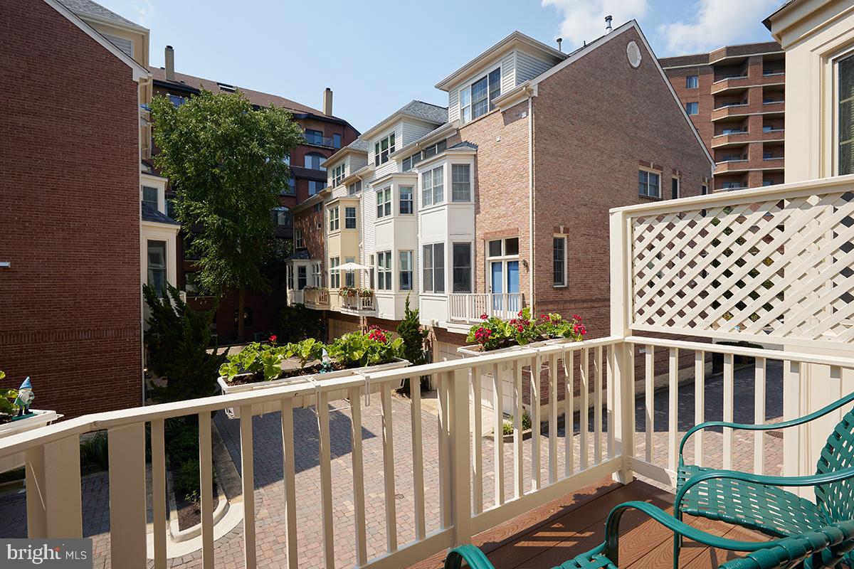 BROMPTONS AT BALLSTON - Residential