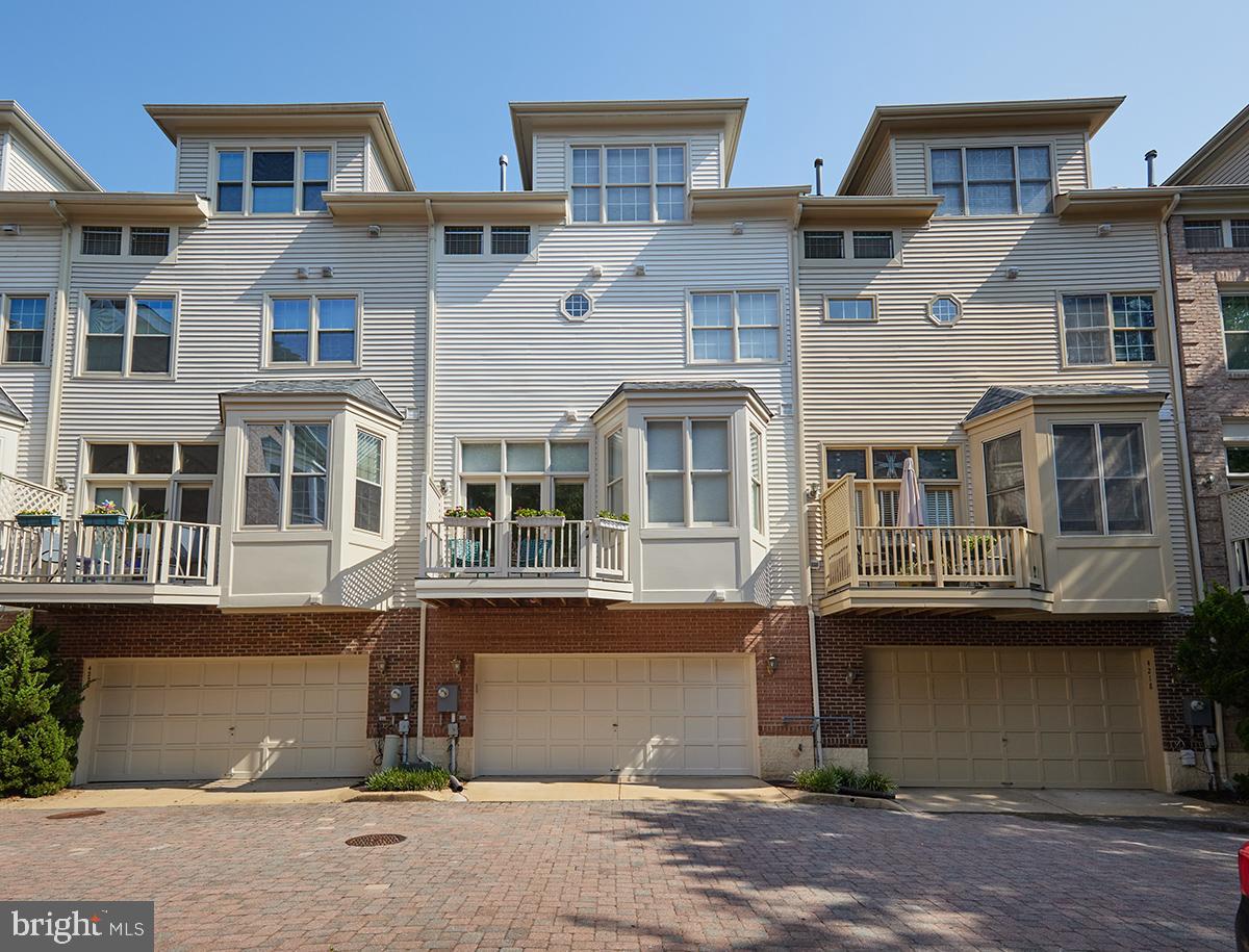 BROMPTONS AT BALLSTON - Residential