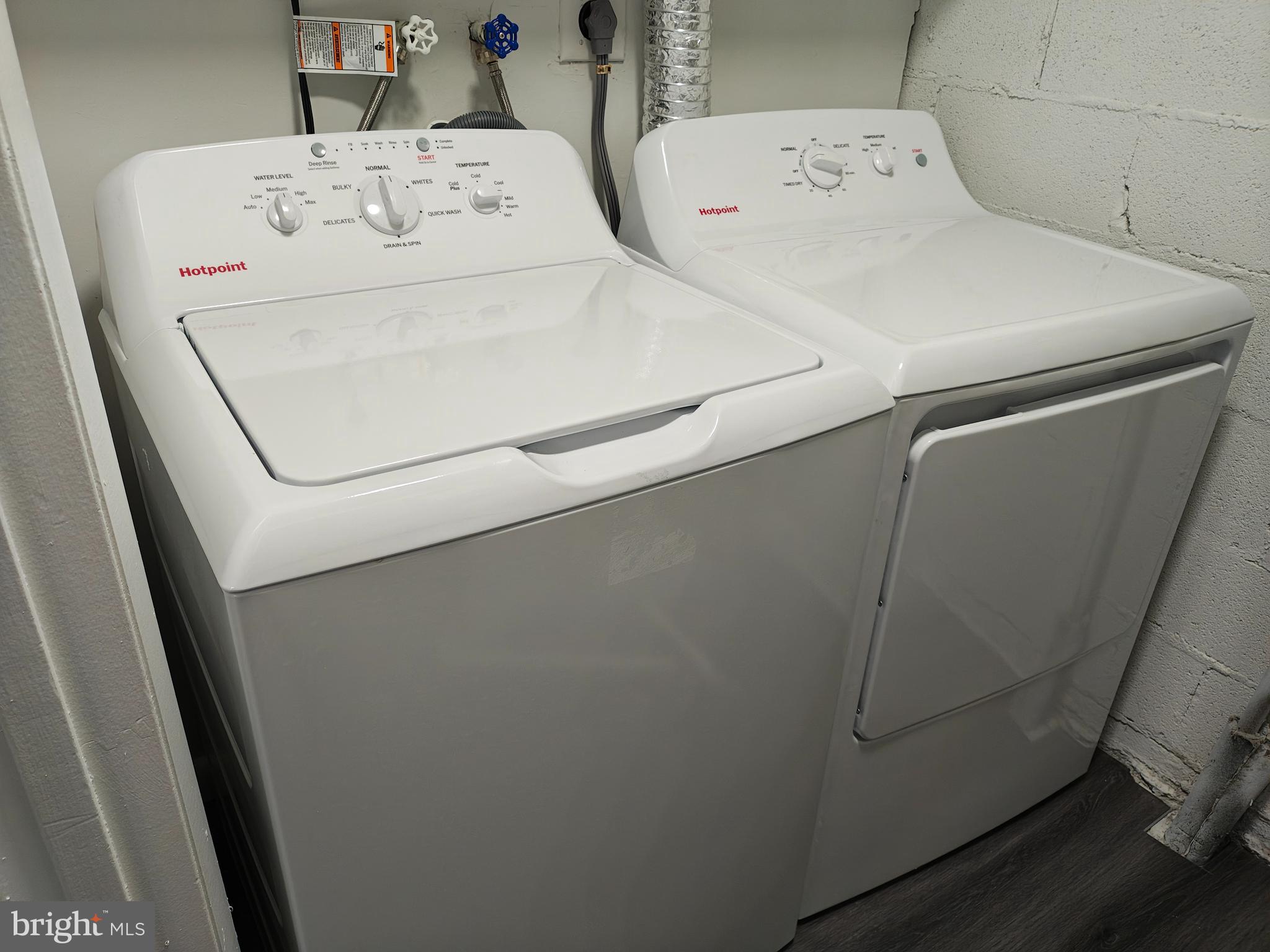 LONDON TOWNE - Residential Lease