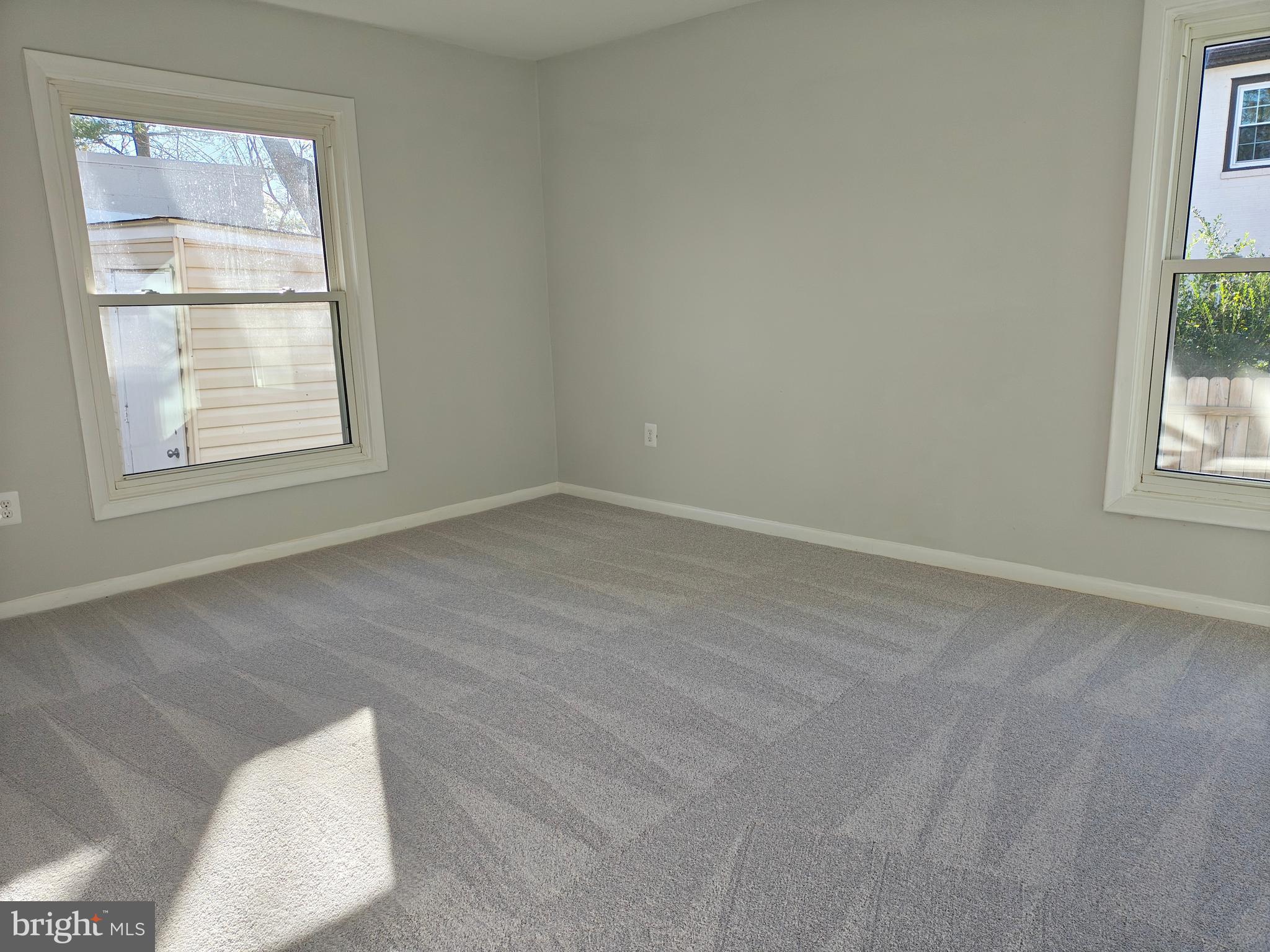 LONDON TOWNE - Residential Lease