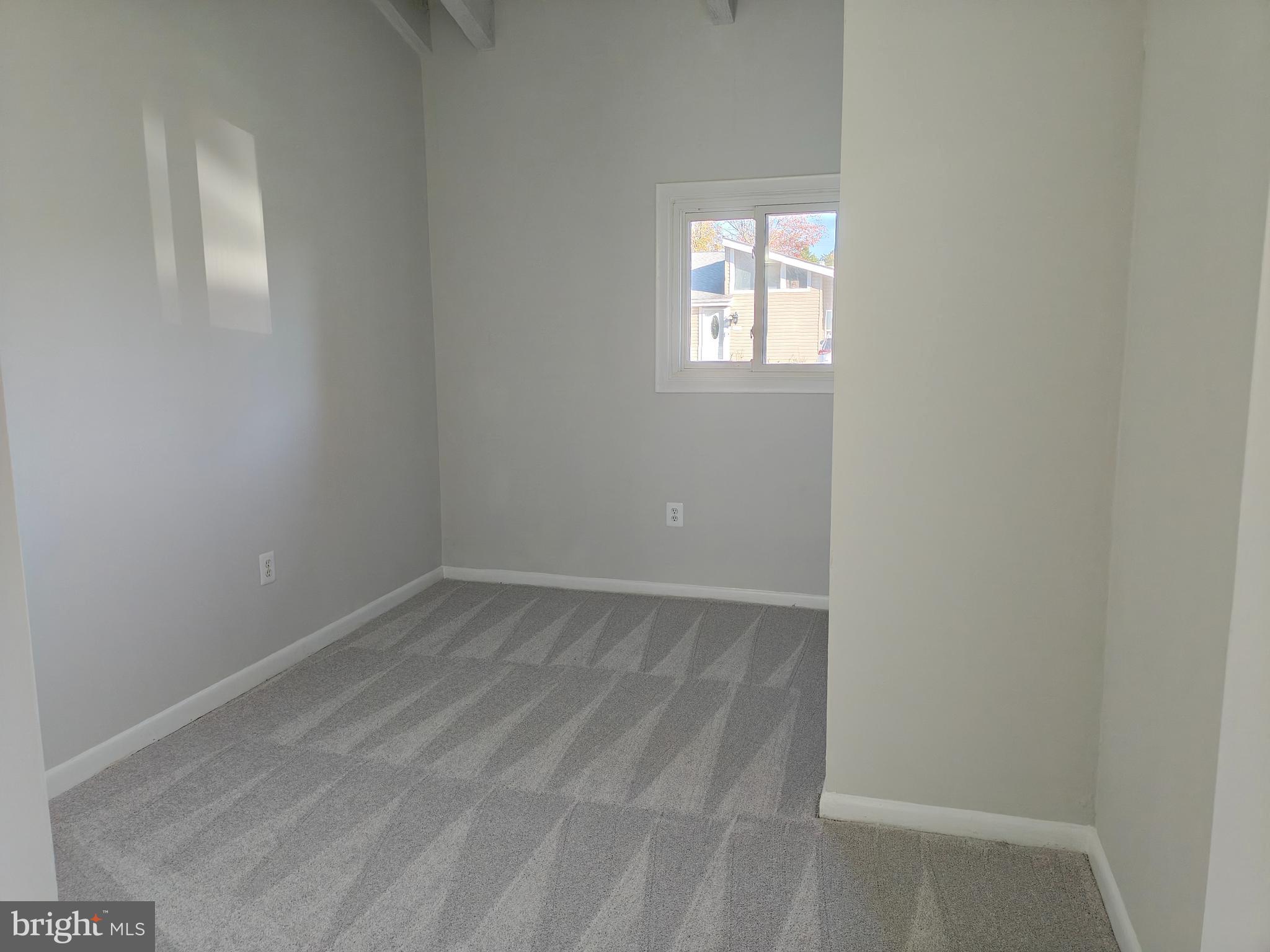 LONDON TOWNE - Residential Lease