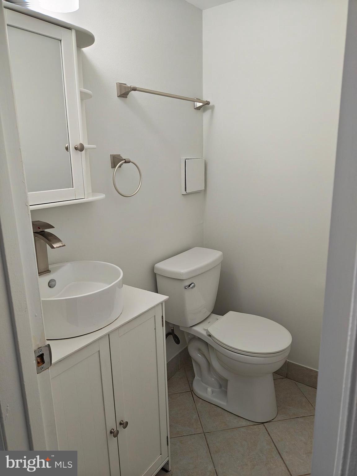 LONDON TOWNE - Residential Lease