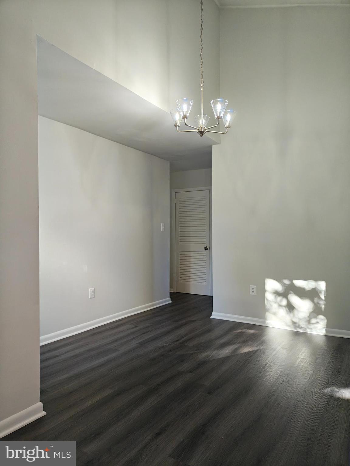 LONDON TOWNE - Residential Lease