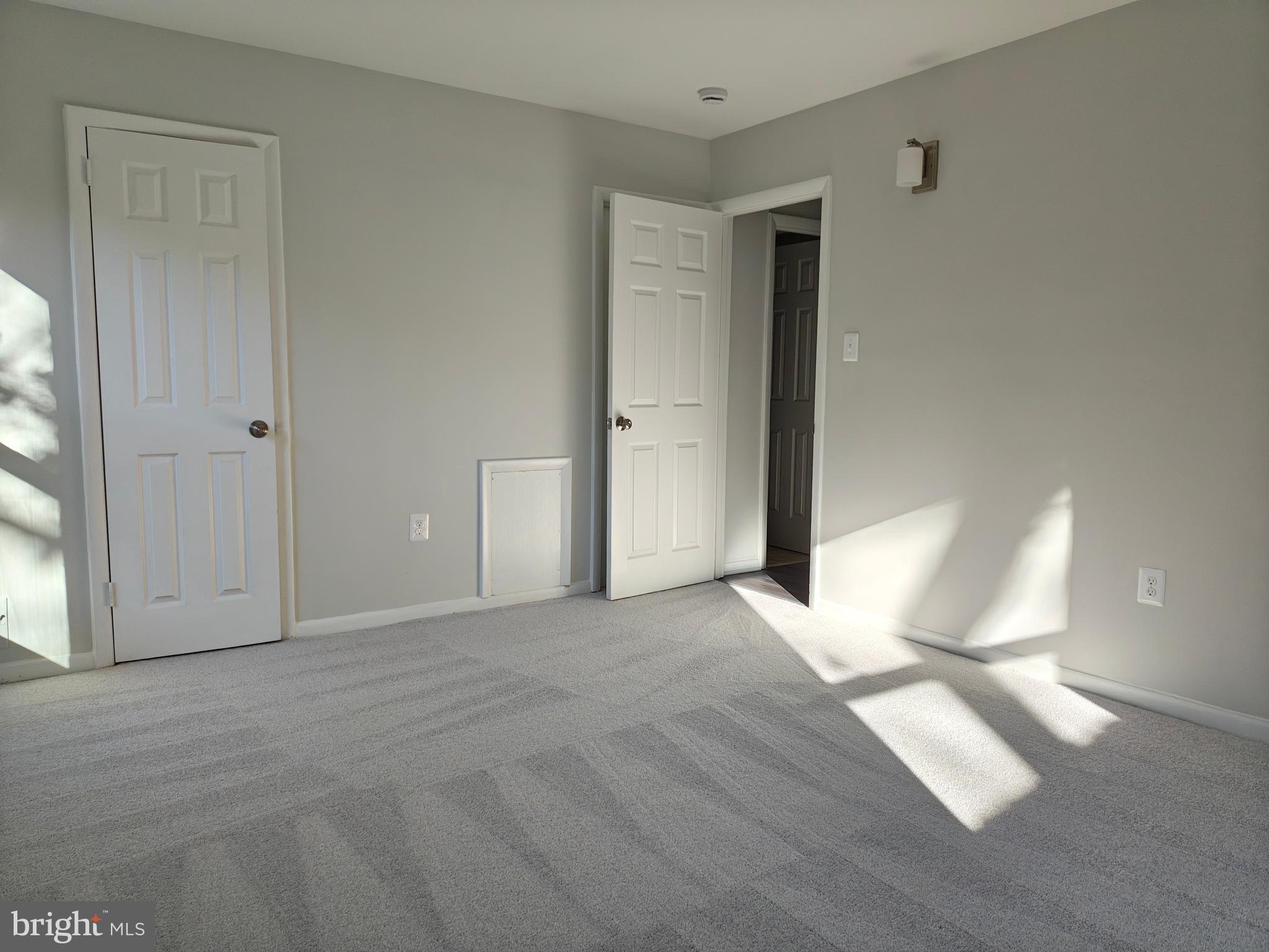 LONDON TOWNE - Residential Lease