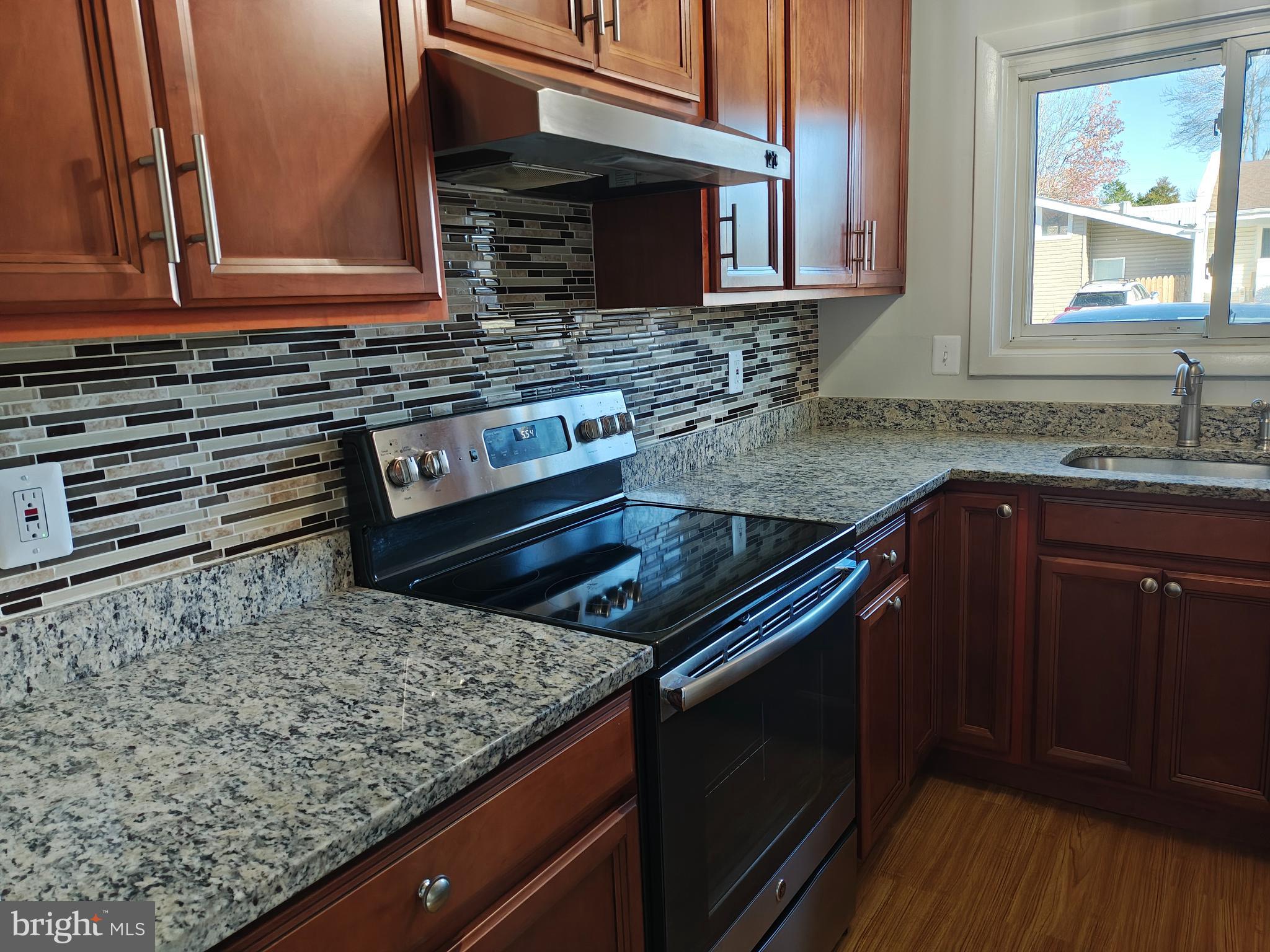 LONDON TOWNE - Residential Lease