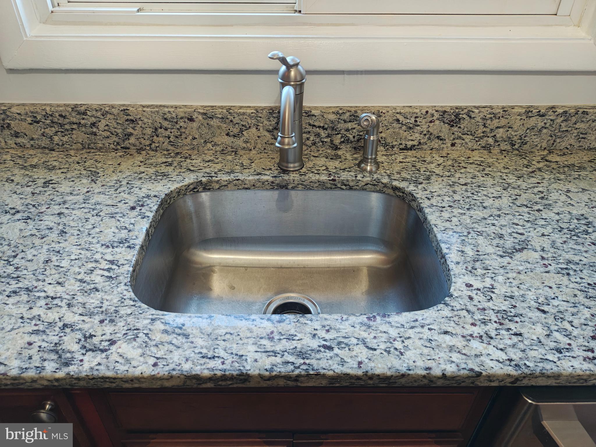 LONDON TOWNE - Residential Lease