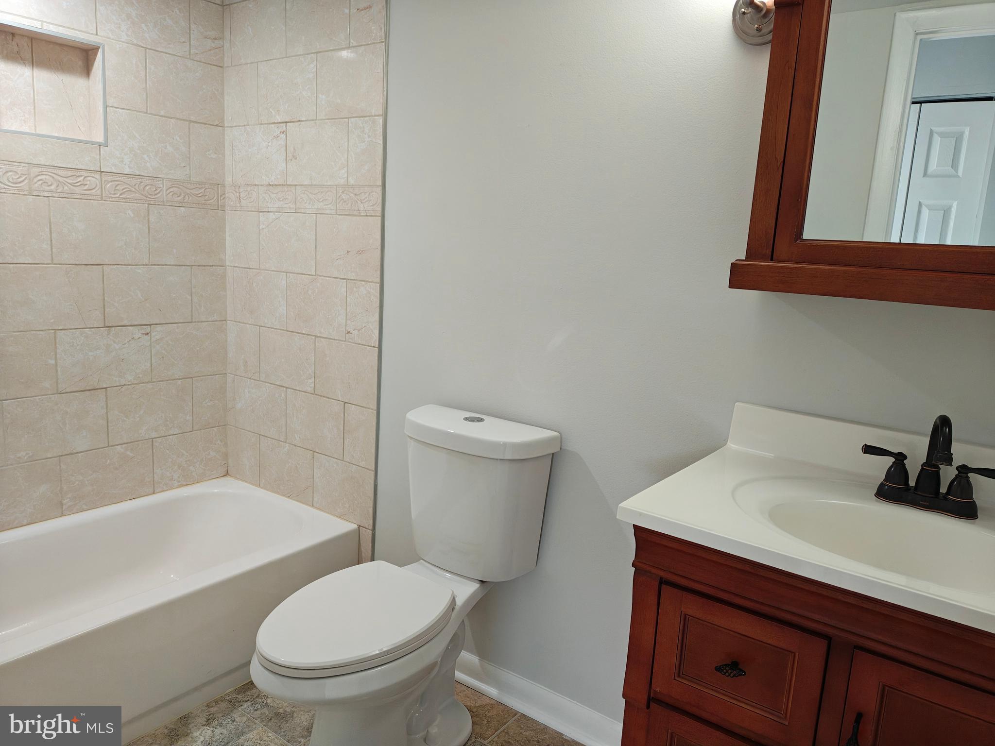 LONDON TOWNE - Residential Lease